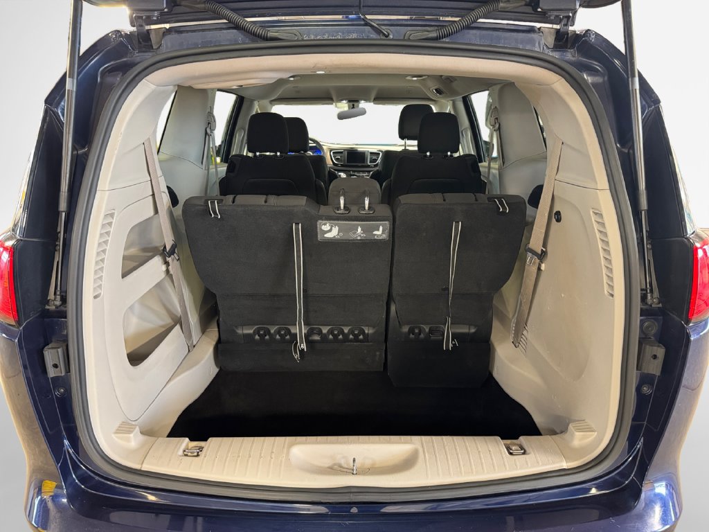 Used 2018 Chrysler Pacifica LX FWD image 25