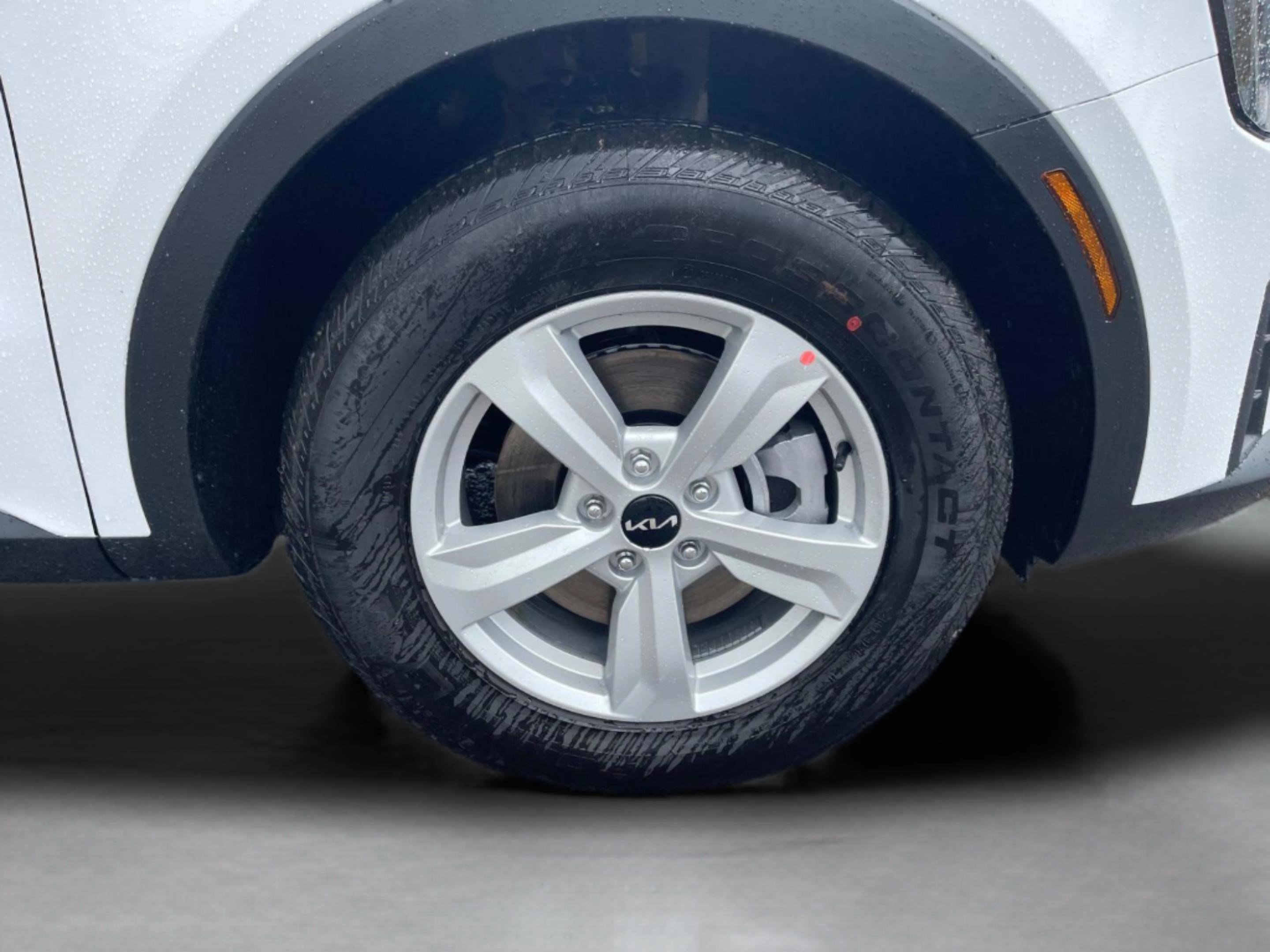 New 2025 Kia Sorento LX image 10