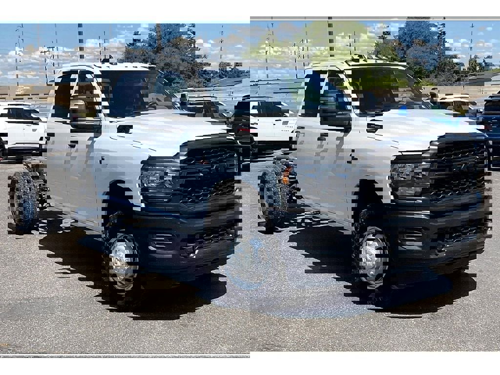 Used 2023 RAM 3500 Tradesman w/ Max Tow Package image 2