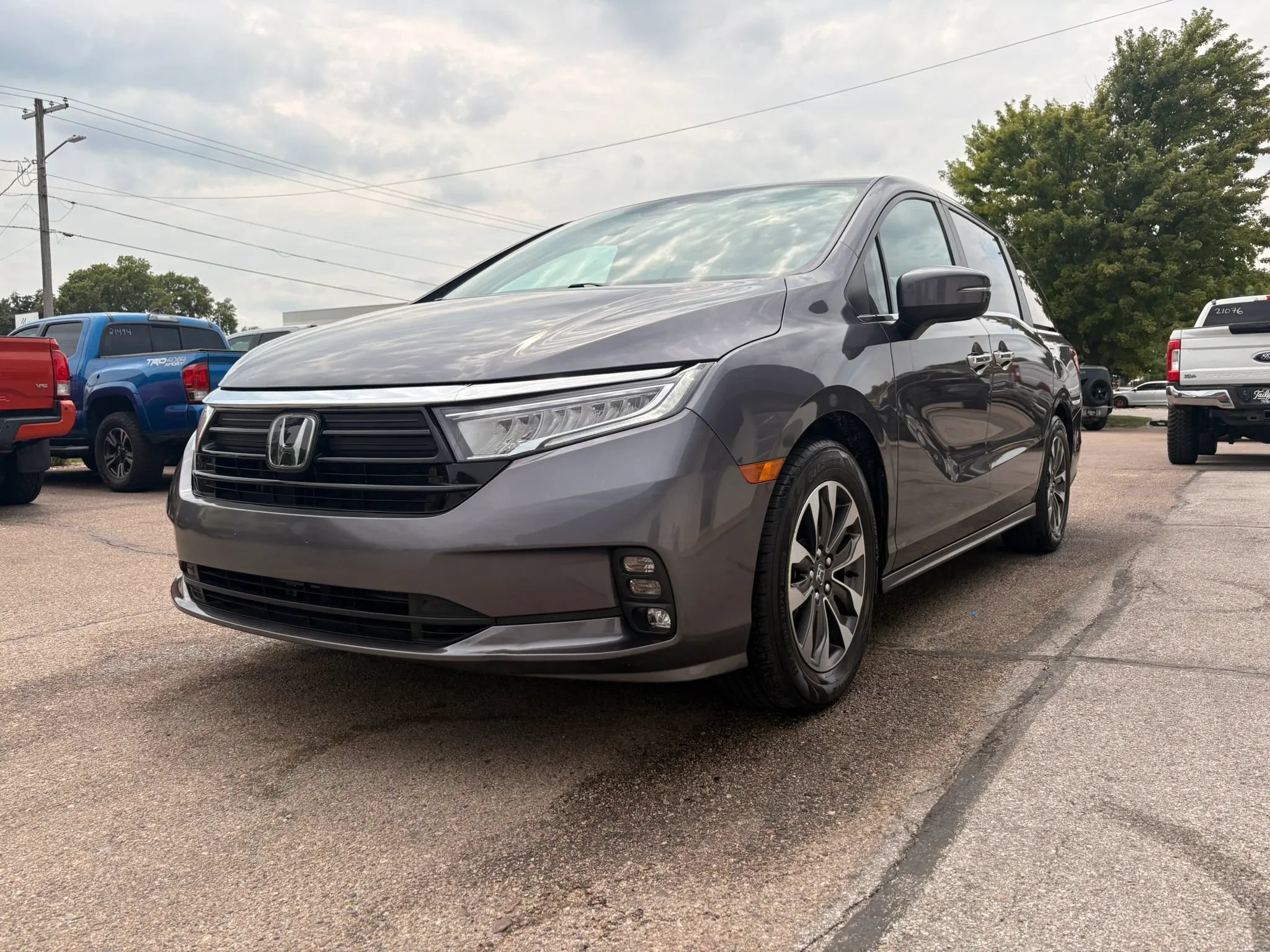 Used 2024 Honda Odyssey EX-L image 3