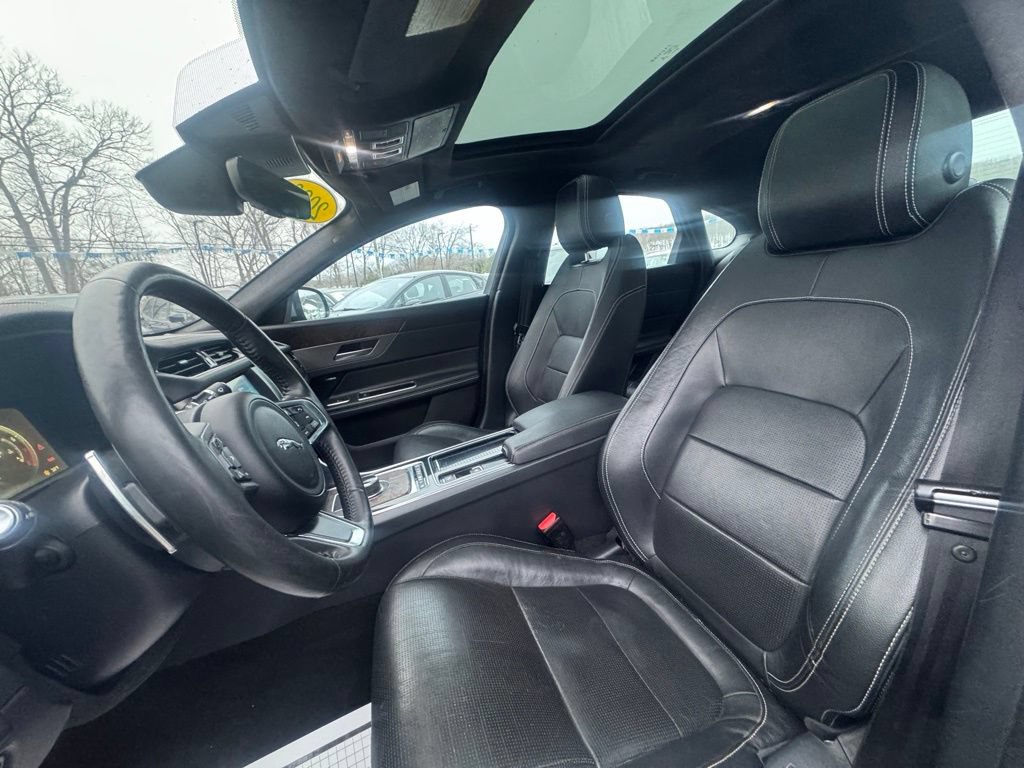 Used 2020 Jaguar XF Checkered Flag AWD/4WD image 32