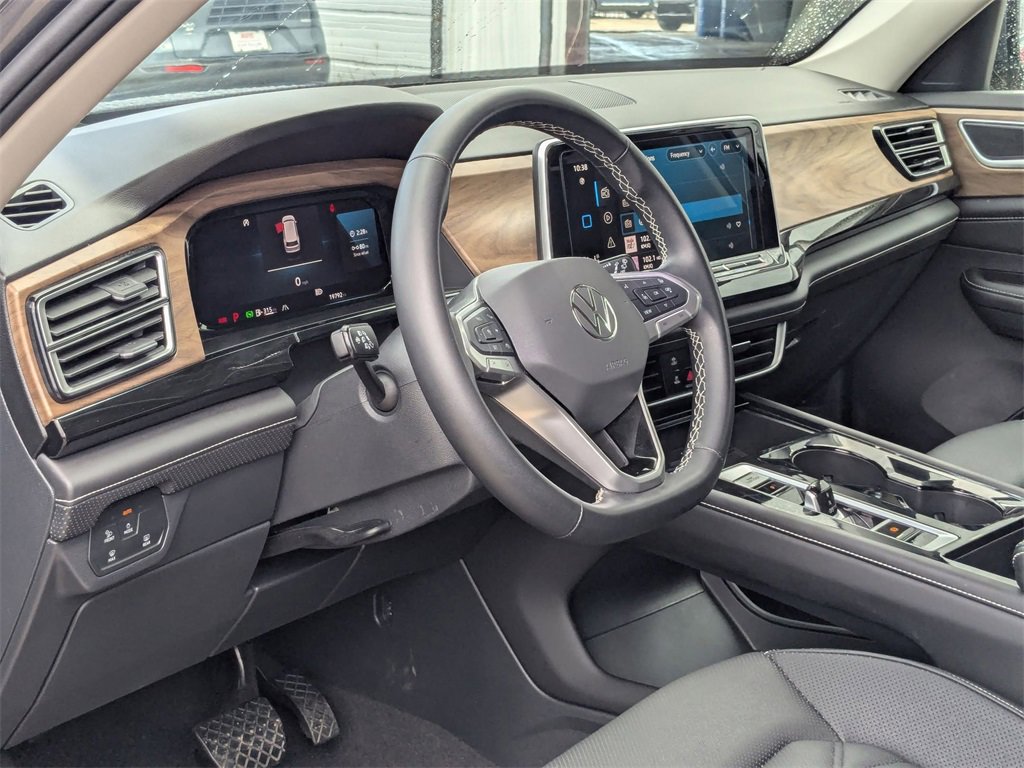 Used 2025 Volkswagen Atlas SE image 14