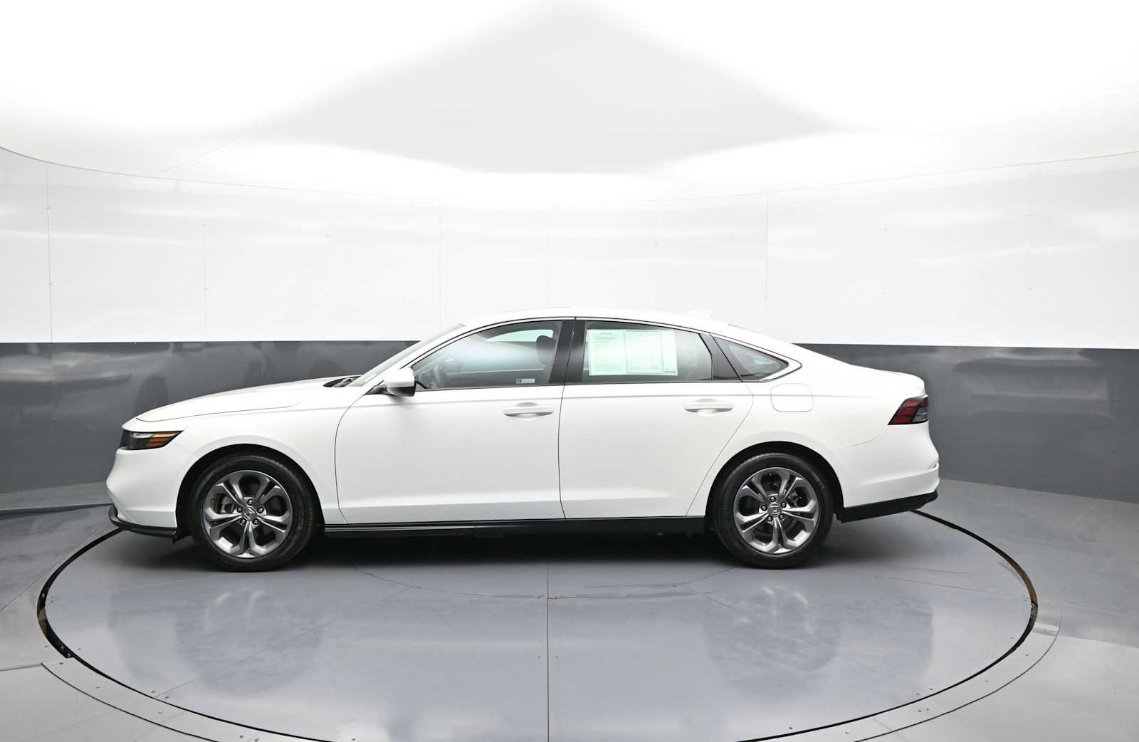 Used 2024 Honda Accord EX image 9