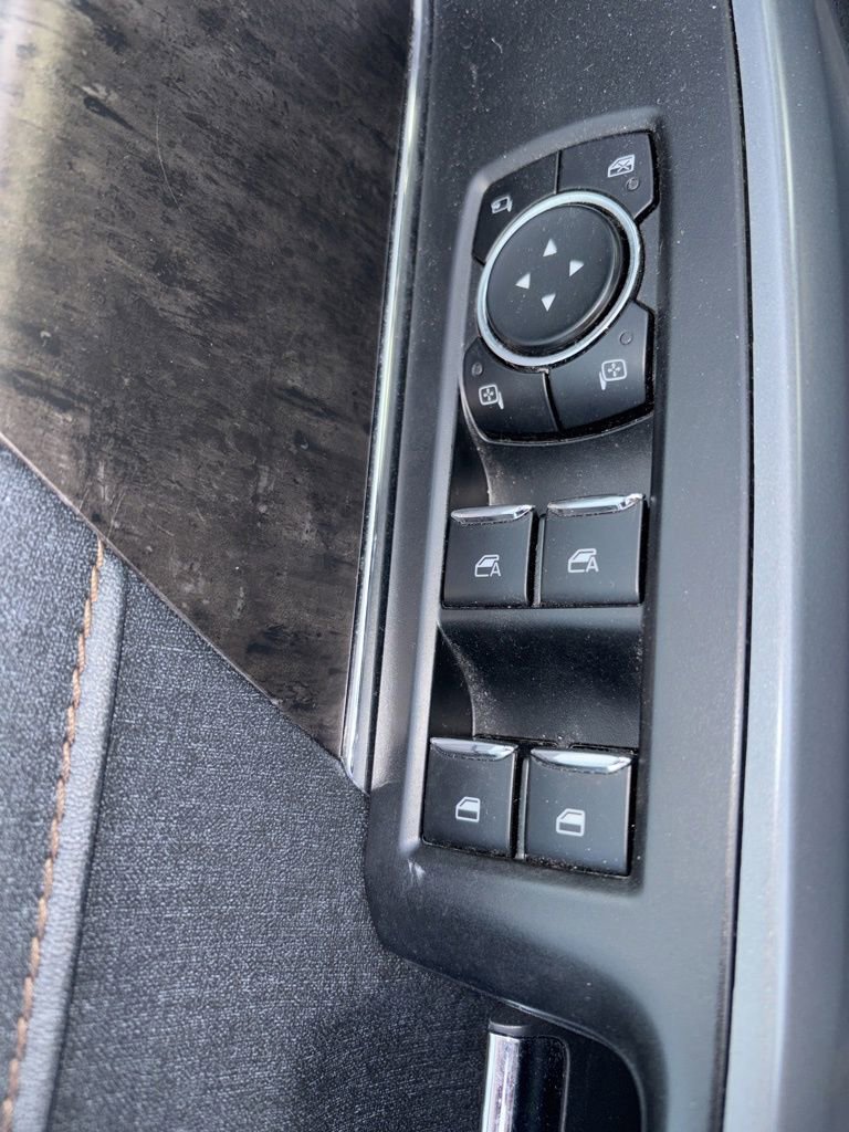 Used 2023 Ford F150 Lightning Lariat image 12