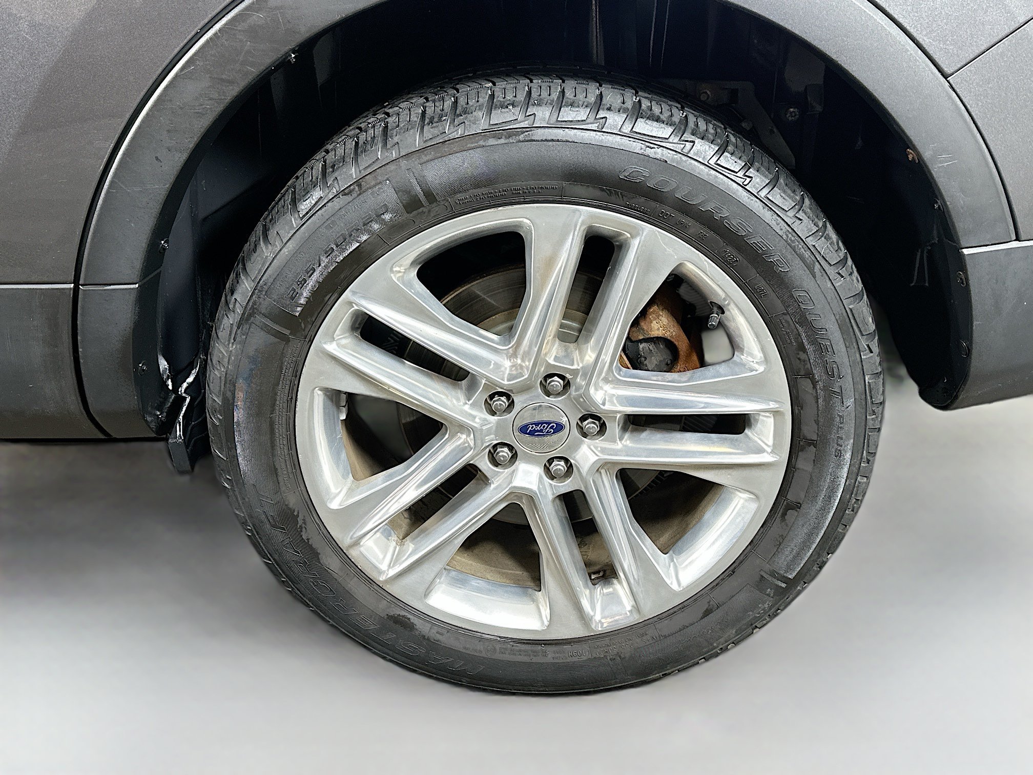 Used 2017 Ford Explorer XLT w/ Equipment Group 202A AWD/4WD image 32