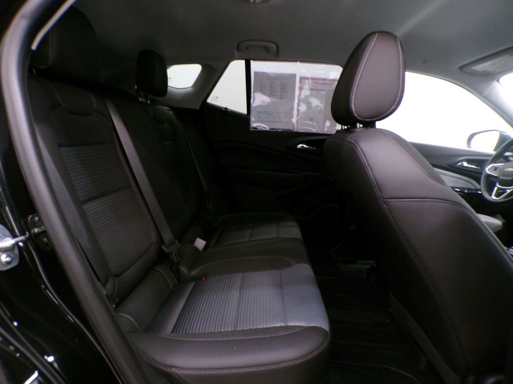 Used 2025 Chevrolet Trax LT w/ Driver Confidence Package FWD image 19