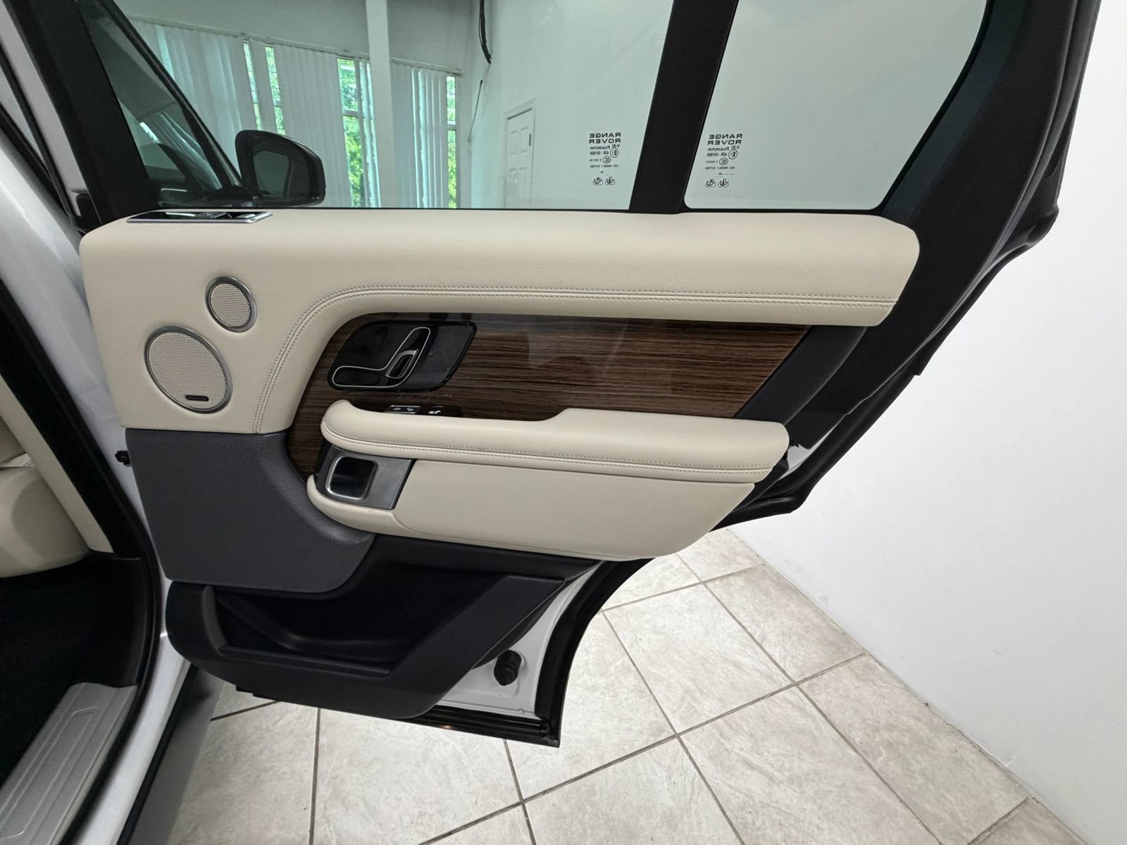 Used 2020 Land Rover Range Rover HSE AWD/4WD image 18