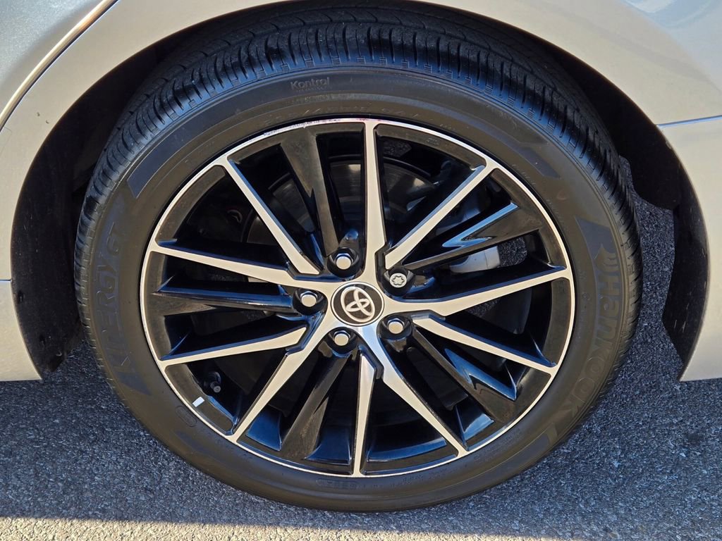 Used 2024 Toyota Camry SE image 11