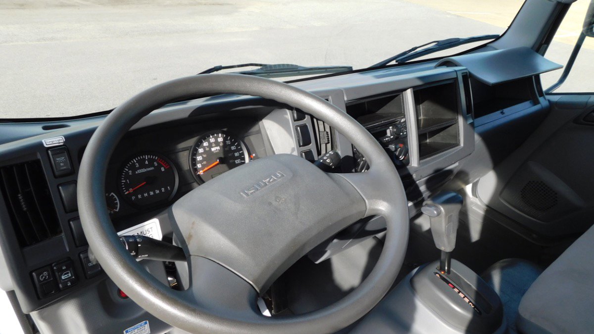 Used 2020 Isuzu NPR image 14