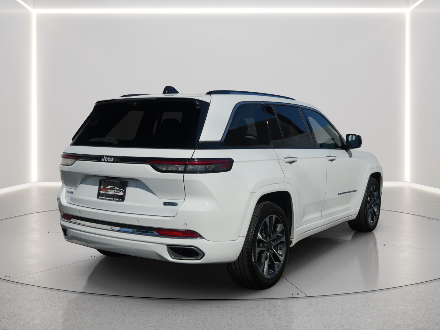 Used 2022 Jeep Grand Cherokee Overland 4xe AWD/4WD image 5
