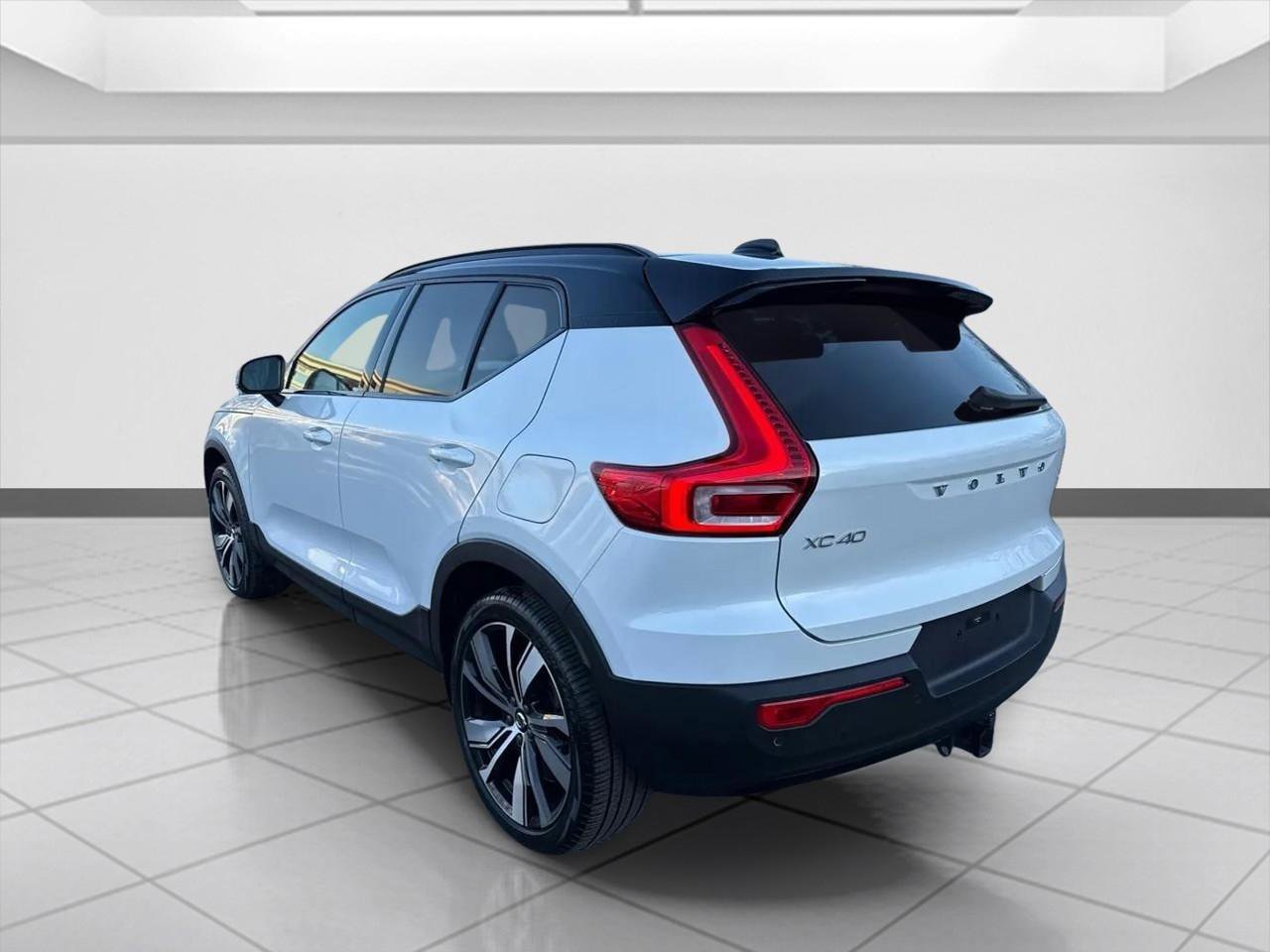 Used 2021 Volvo XC40 P8 Recharge w/ Climate Package image 6