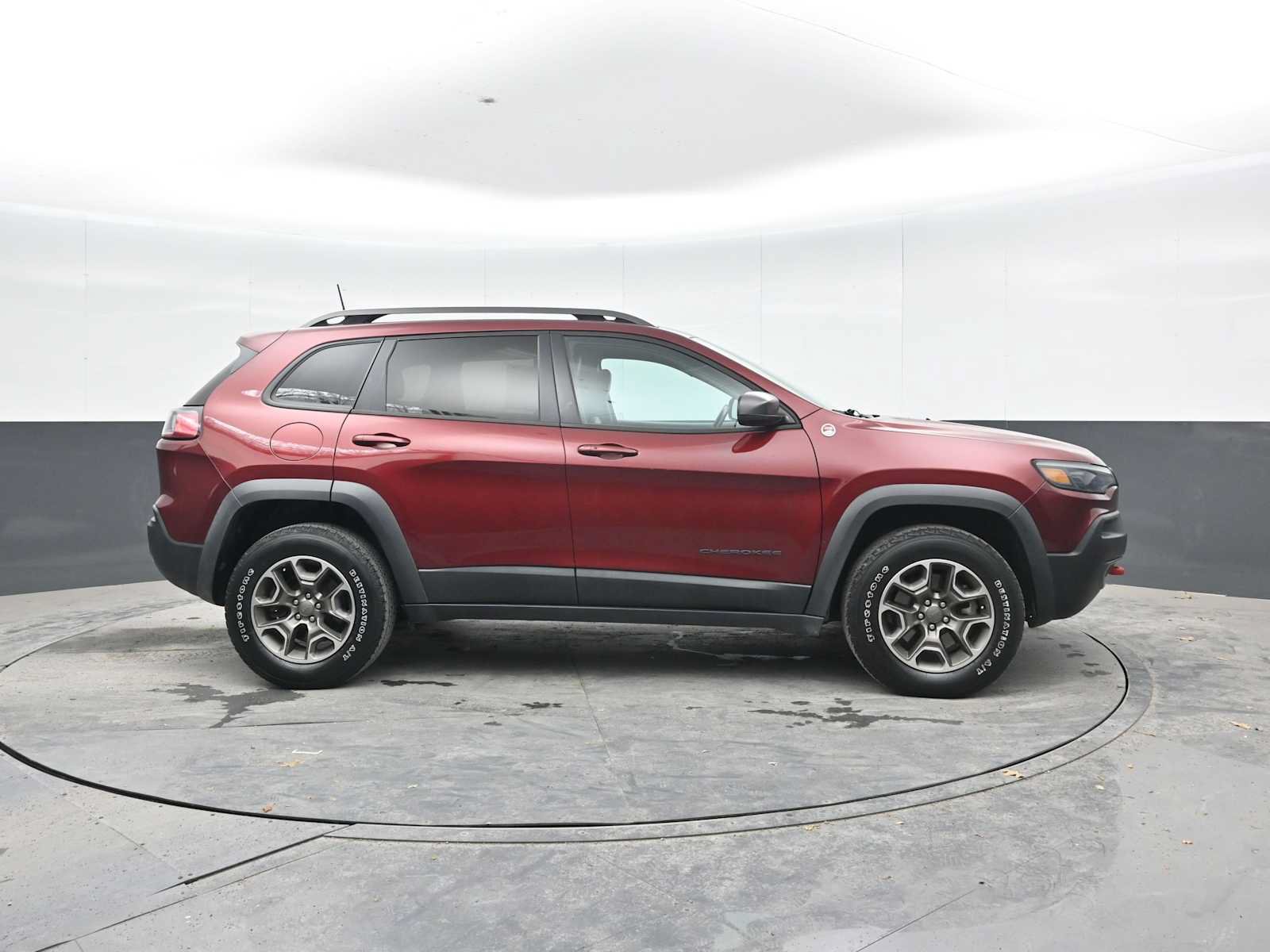 Used 2021 Jeep Cherokee Trailhawk w/ Sun, Sound & Nav Group AWD/4WD image 9