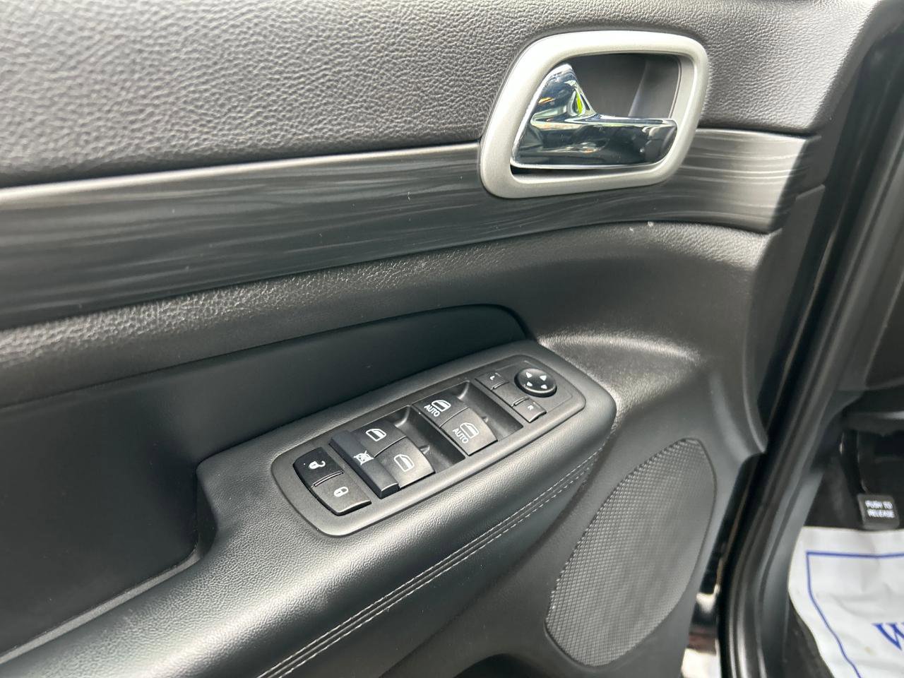 Used 2021 Jeep Grand Cherokee Laredo image 10