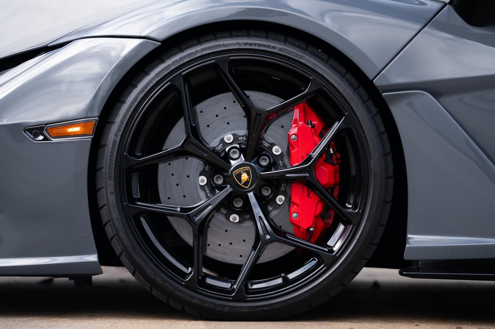 Used 2024 Lamborghini Revuelto image 32