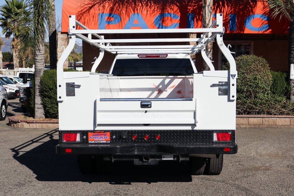 Used 2025 Chevrolet Silverado 3500 LT w/ Convenience Package image 9