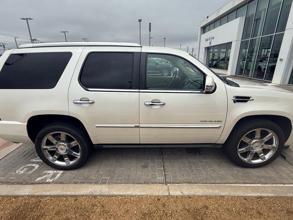 Used 2012 Cadillac Escalade Luxury AWD/4WD image 5