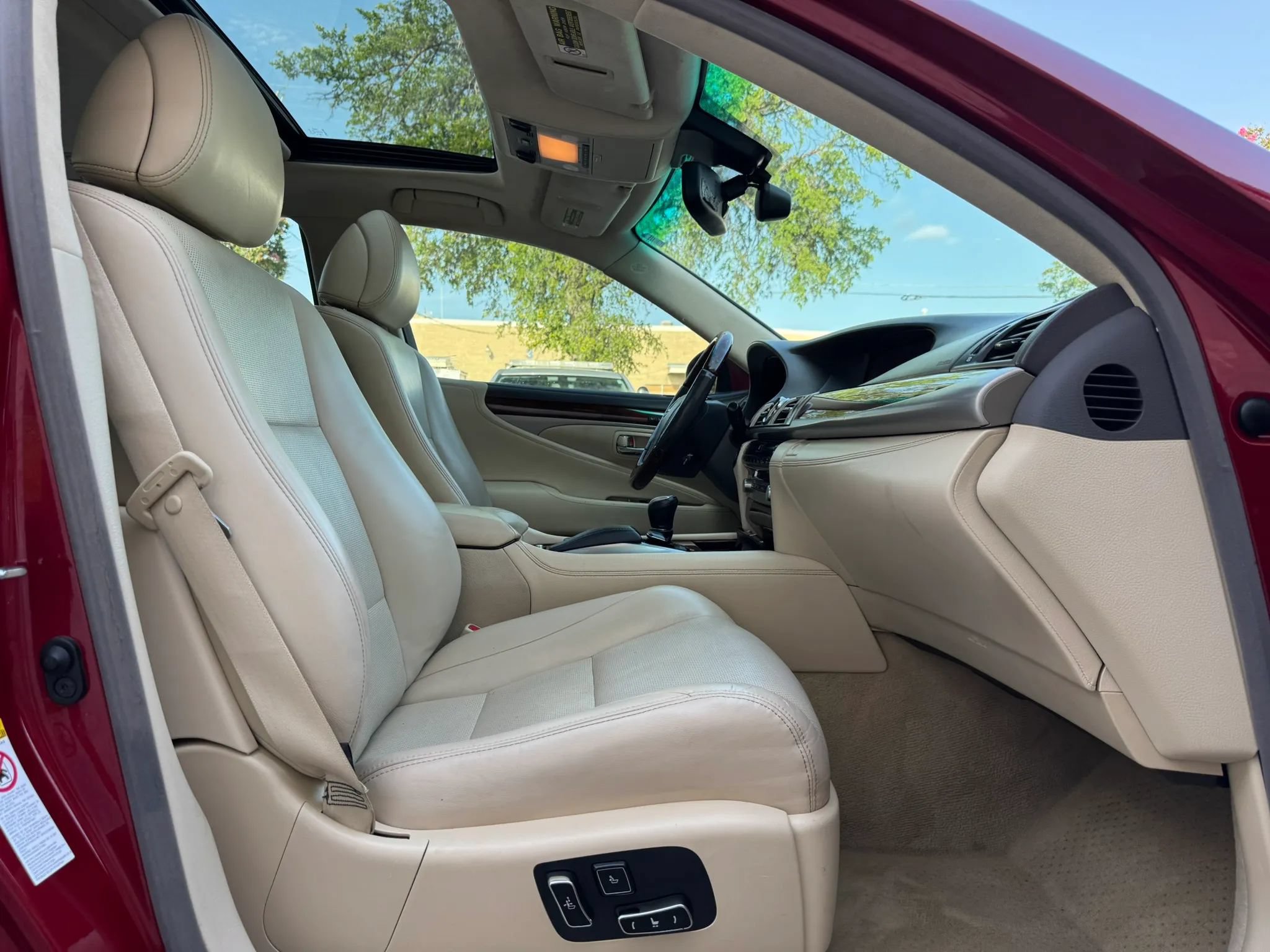 Used 2013 Lexus LS 460 L w/ Ultra Luxury Pkg AWD/4WD image 25