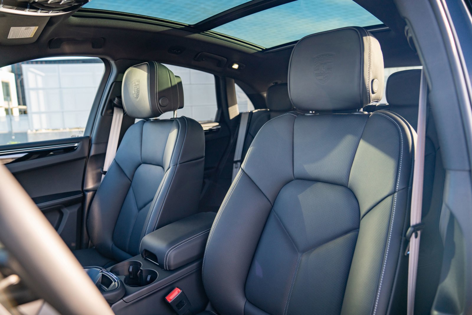 New 2026 Porsche Macan AWD/4WD image 5