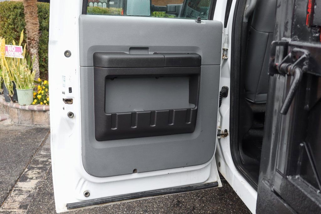 Used 2011 Ford F550 4x4 Crew Cab Super Duty w/ Payload Upgrade Pkg image 29