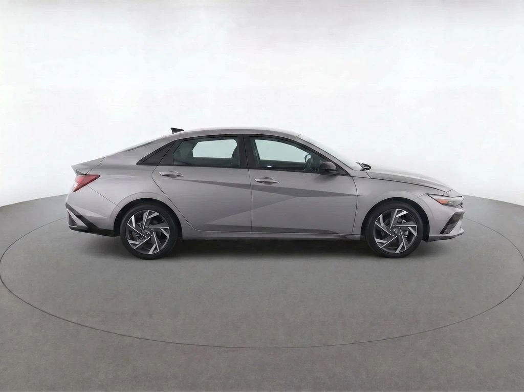 New 2026 Hyundai Elantra SEL Sport FWD image 8