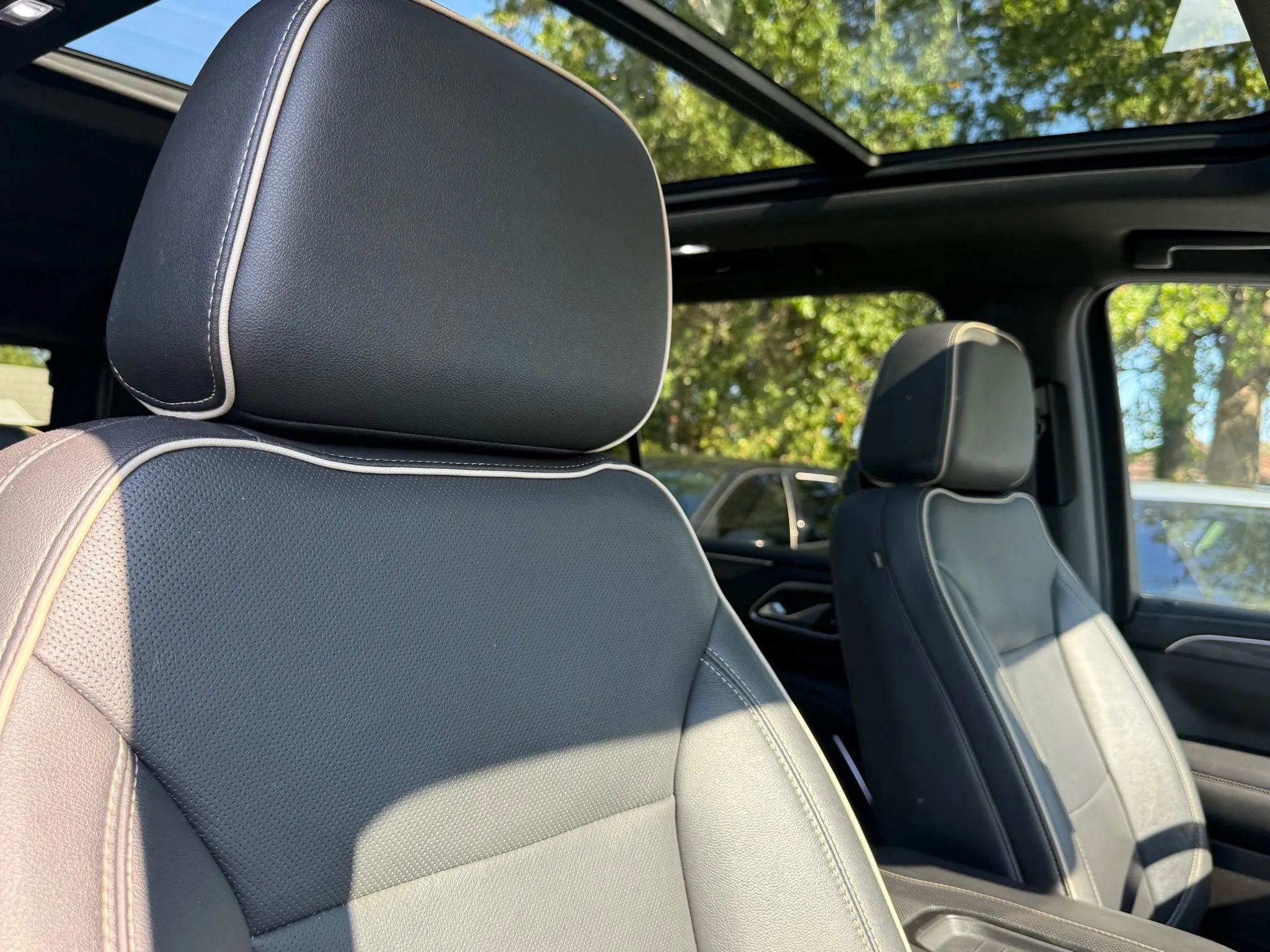 Used 2021 GMC Yukon XL SLT w/ SLT Premium Package image 22