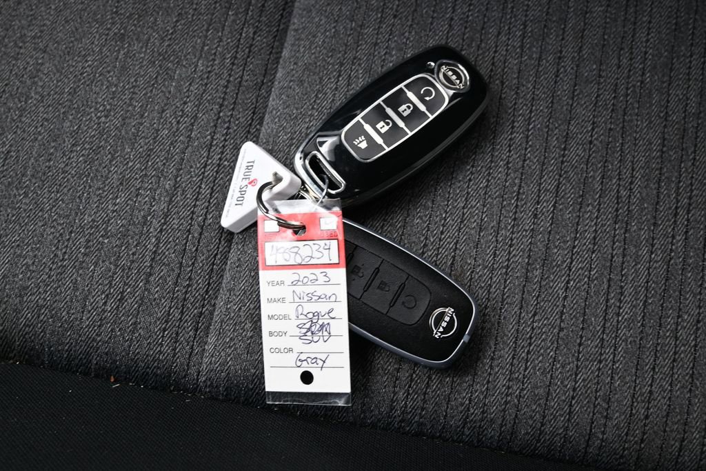 Used 2023 Nissan Rogue SV AWD/4WD image 28
