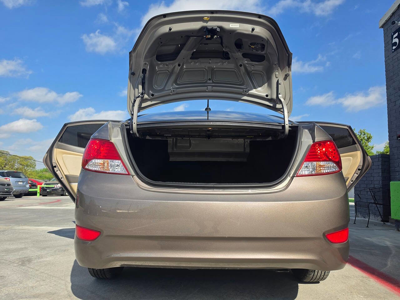Used 2013 Hyundai Accent GLS FWD image 27