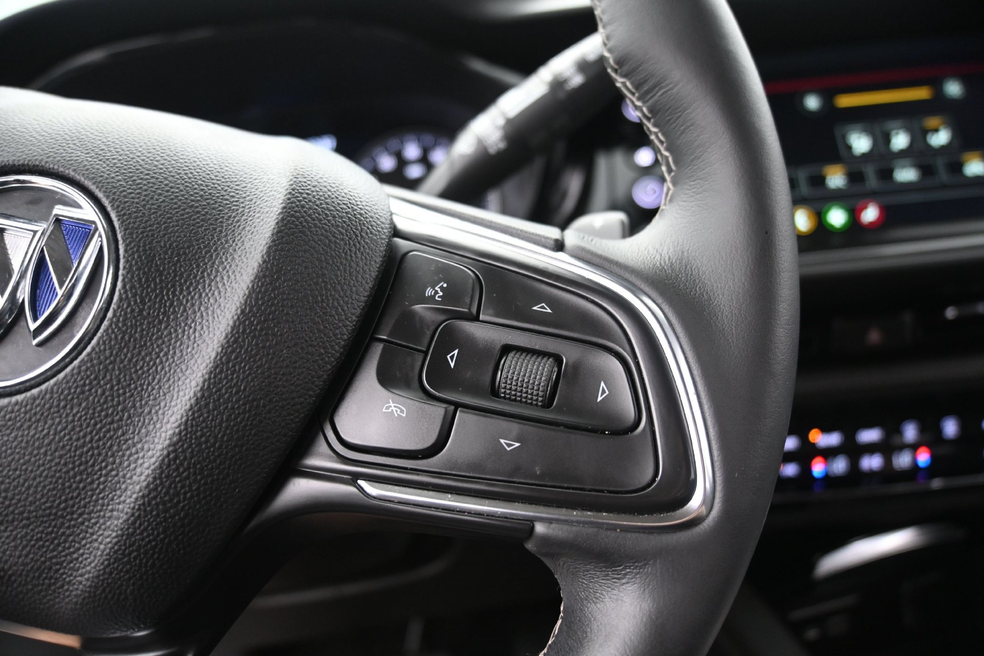 Used 2023 Buick Envision Essence AWD/4WD image 24