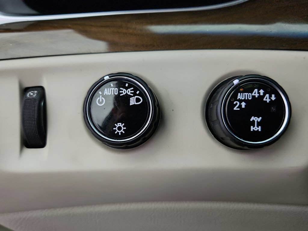 Used 2018 Cadillac Escalade Luxury AWD/4WD image 23