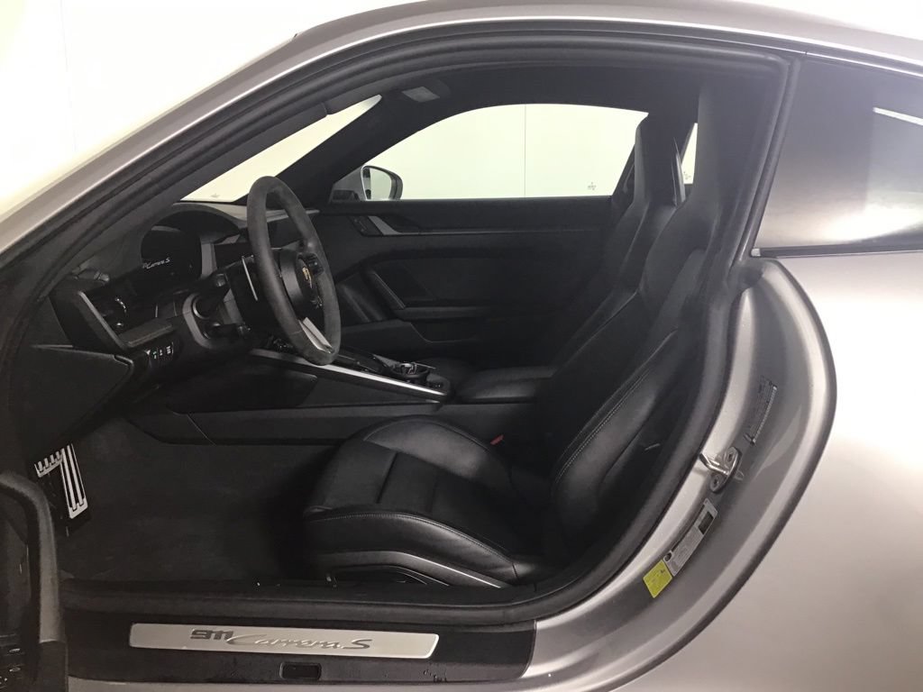 Certified 2025 Porsche 911 Carrera S RWD image 5