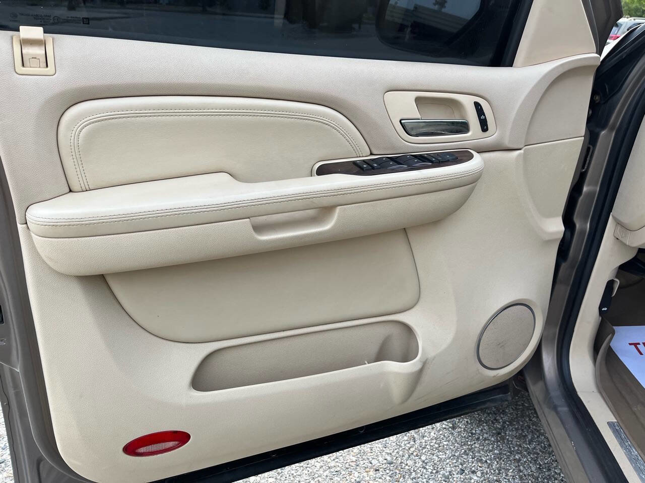 Used 2007 Cadillac Escalade AWD w/ Climate Package image 19