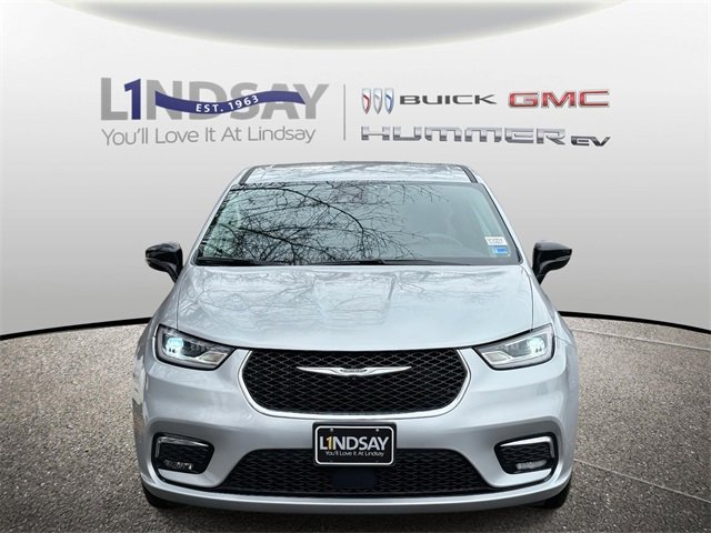 Used 2024 Chrysler Pacifica Touring-L image 6