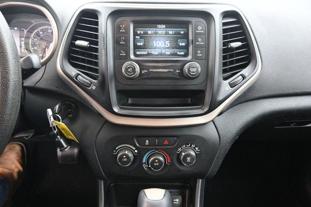 Used 2016 Jeep Cherokee Sport FWD image 10