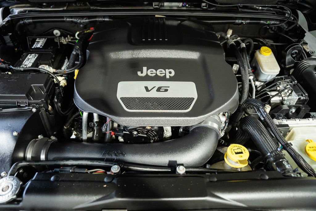 Used 2018 Jeep Wrangler Unlimited Rubicon w/ Connectivity Group image 28