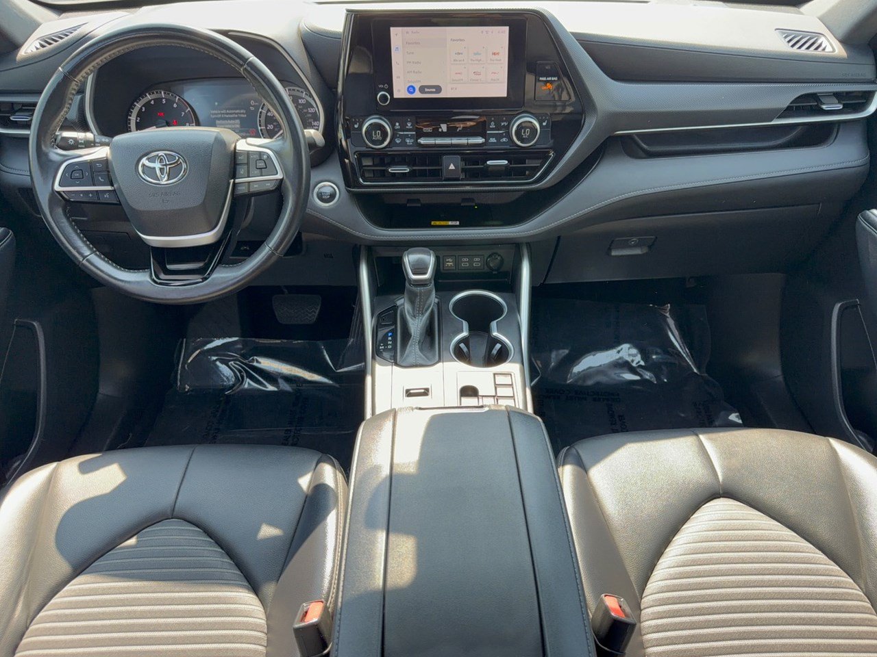 Used 2024 Toyota Highlander XSE FWD image 17