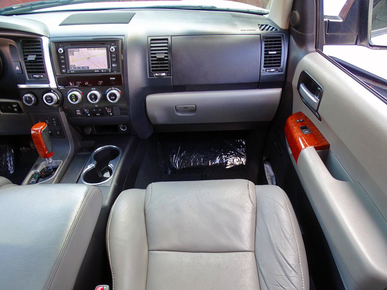 Used 2018 Toyota Sequoia Platinum AWD/4WD image 40