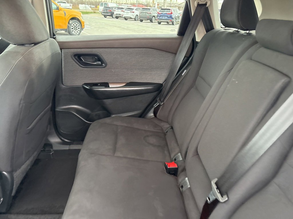 Used 2023 Nissan Rogue S image 12