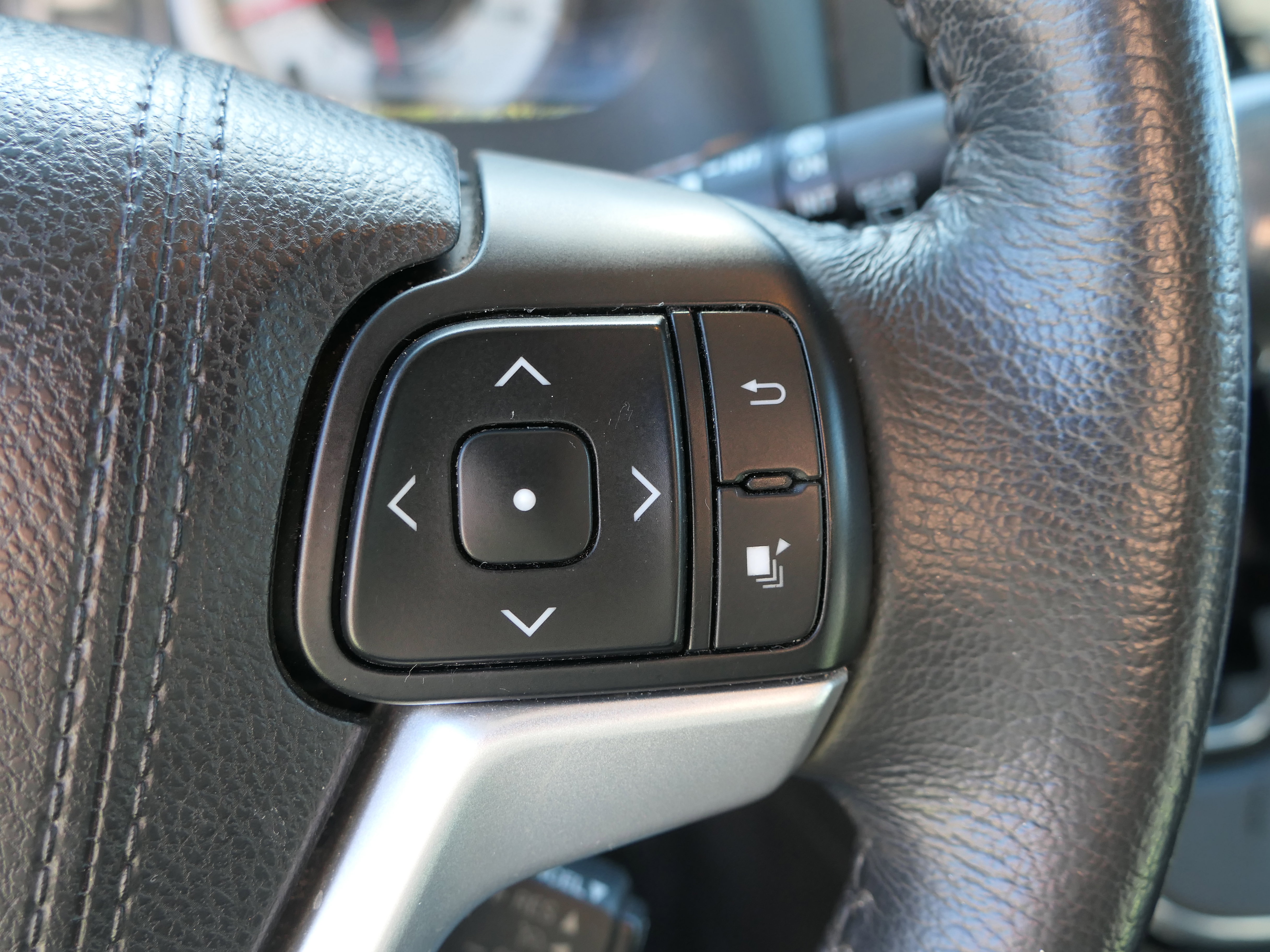 Used 2017 Toyota Sienna SE Premium FWD image 16