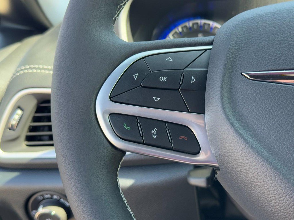 New 2026 Chrysler Pacifica Select FWD image 13