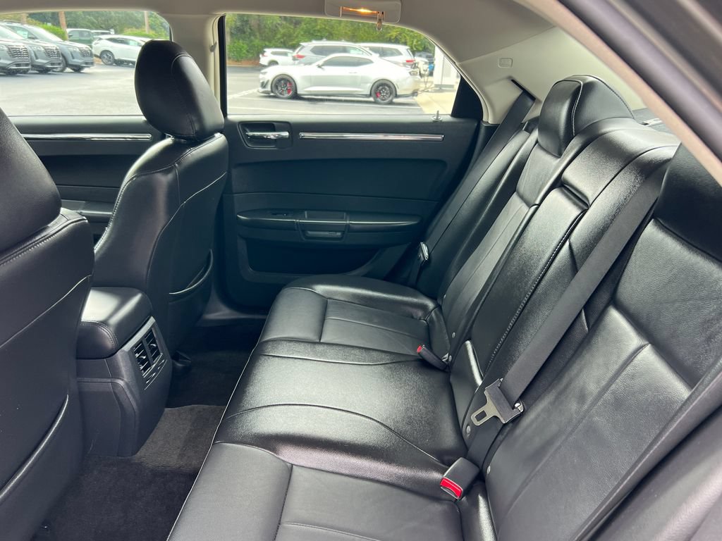 Used 2010 Chrysler 300 Touring RWD image 14