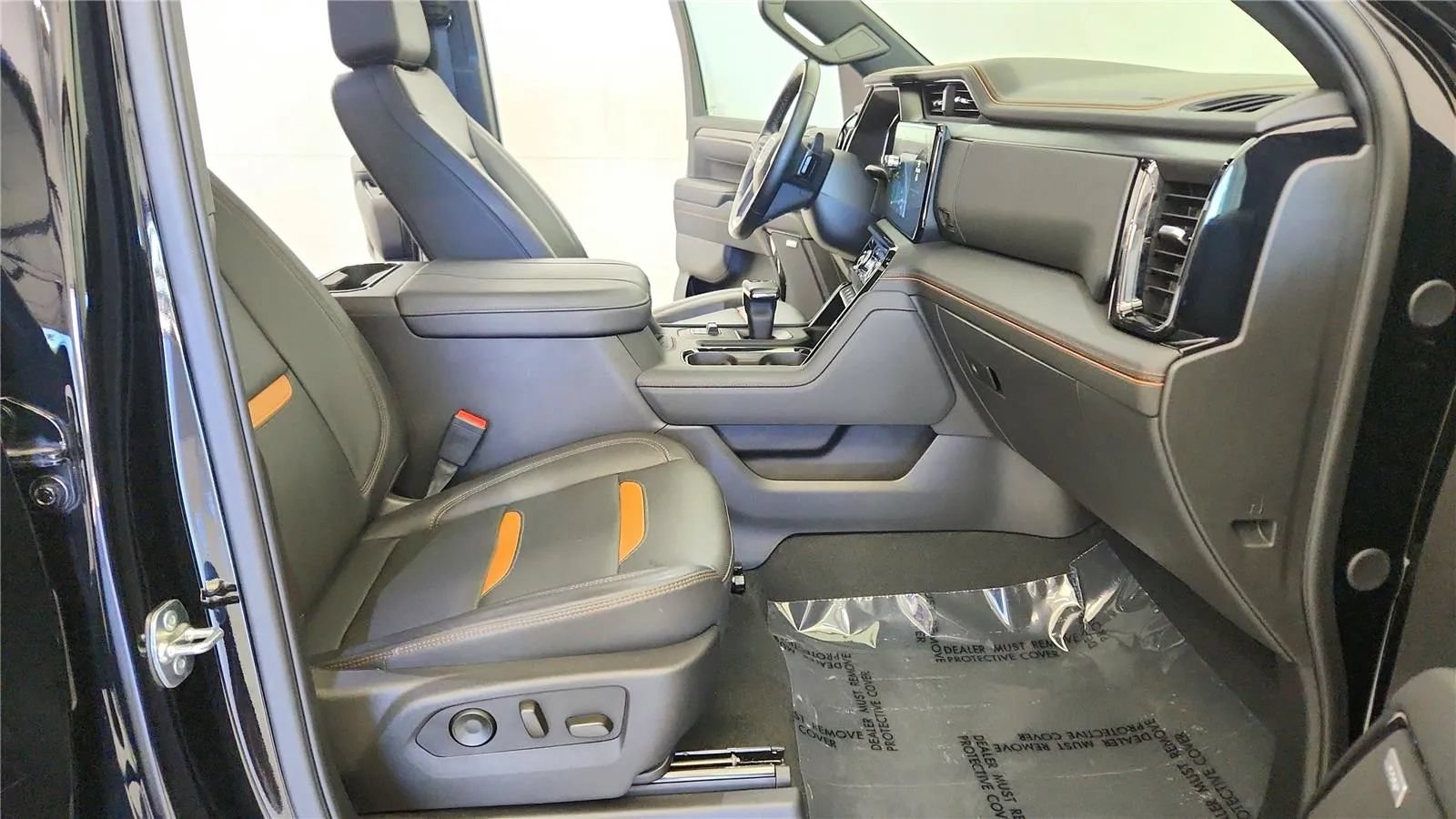 Used 2025 GMC Sierra 1500 AT4 w/ Technology Package AWD/4WD image 37