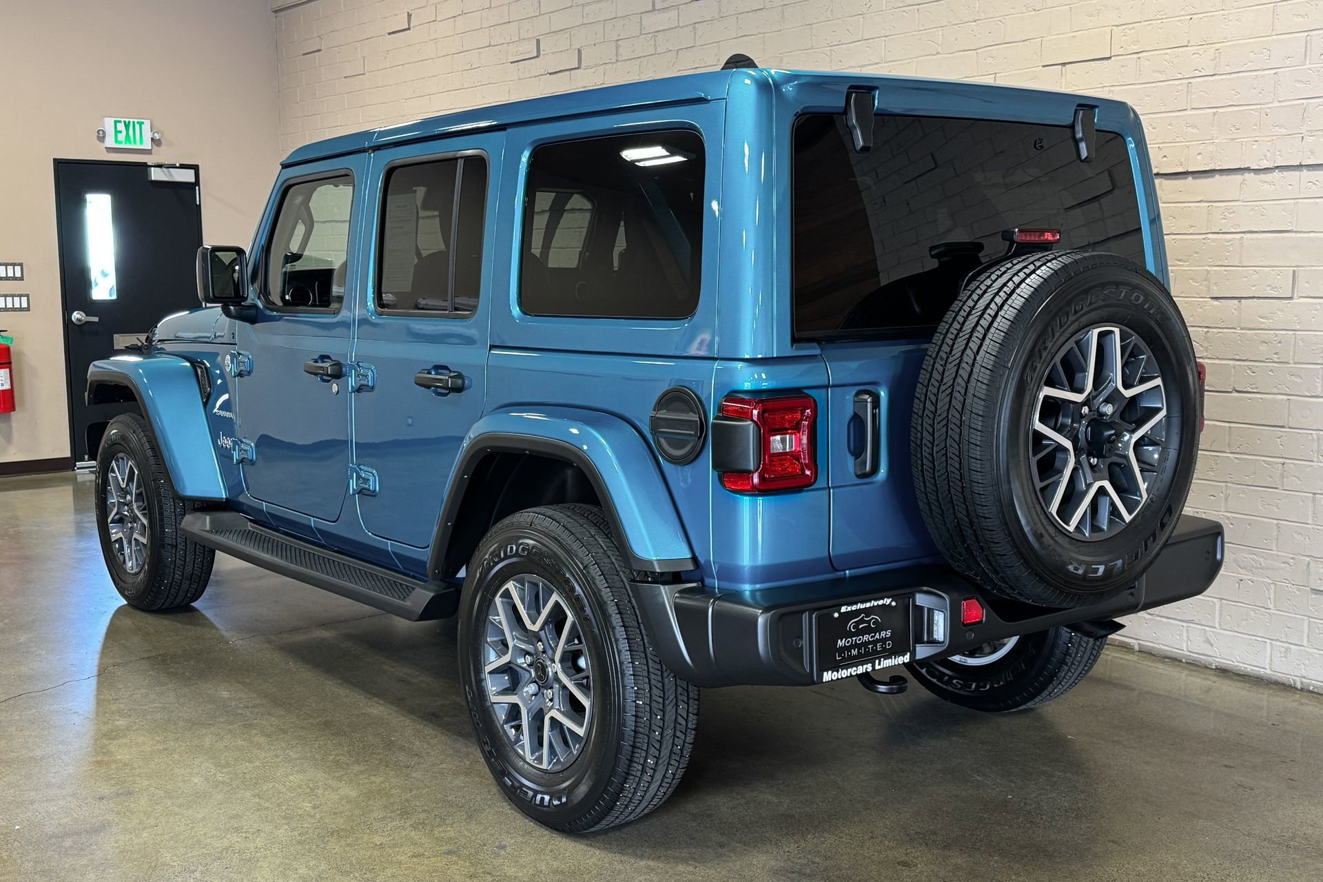 Used 2024 Jeep Wrangler Unlimited Sahara w/ Safety Group AWD/4WD image 8