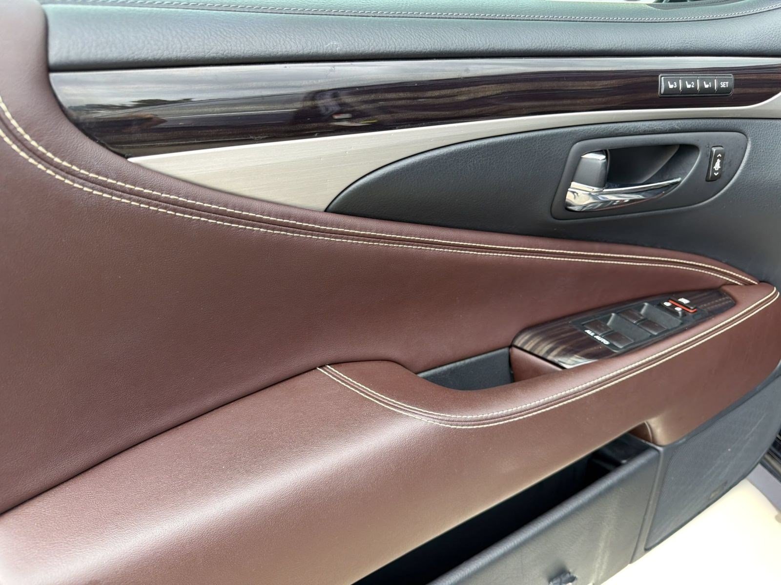 Used 2017 Lexus LS 460 RWD image 12