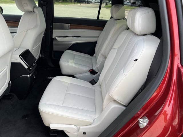 New 2026 Cadillac Vistiq Premium Luxury w/ LPO, Floor Liner Package AWD/4WD image 13
