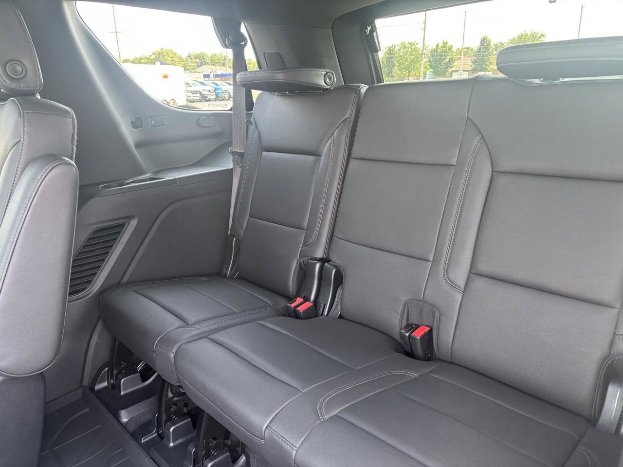 Used 2022 Chevrolet Tahoe Z71 w/ Luxury Package AWD/4WD image 11