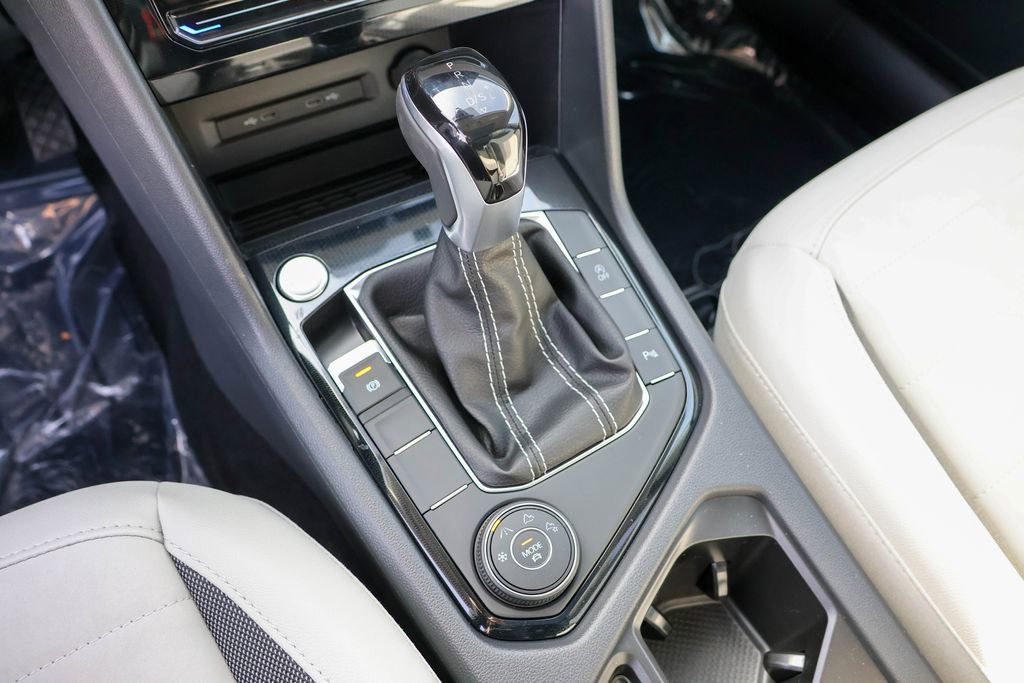 New 2025 Volkswagen Taos SE image 32