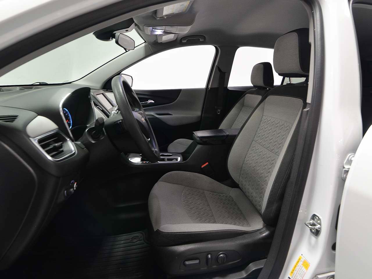 Used 2022 Chevrolet Equinox LS w/ LS Convenience Package FWD image 8