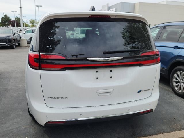 Used 2023 Chrysler Pacifica Touring-L FWD image 4