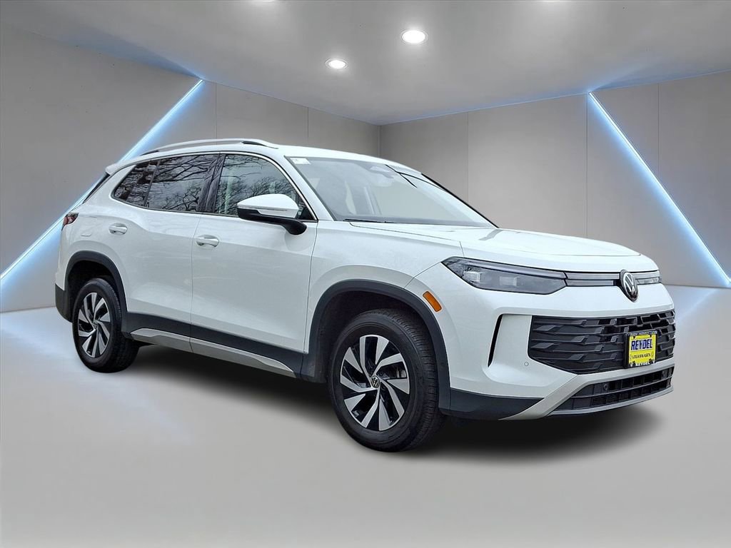 Used 2025 Volkswagen Tiguan S image 3