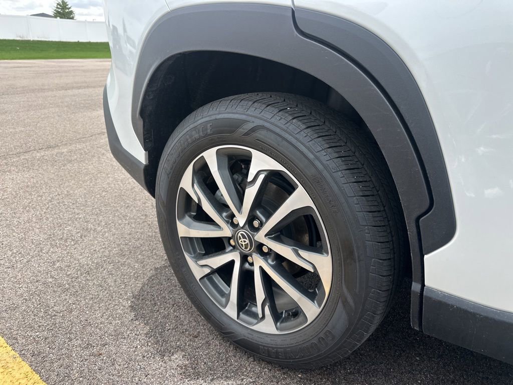 Used 2025 Toyota Corolla Cross XLE w/ Convenience Package image 7